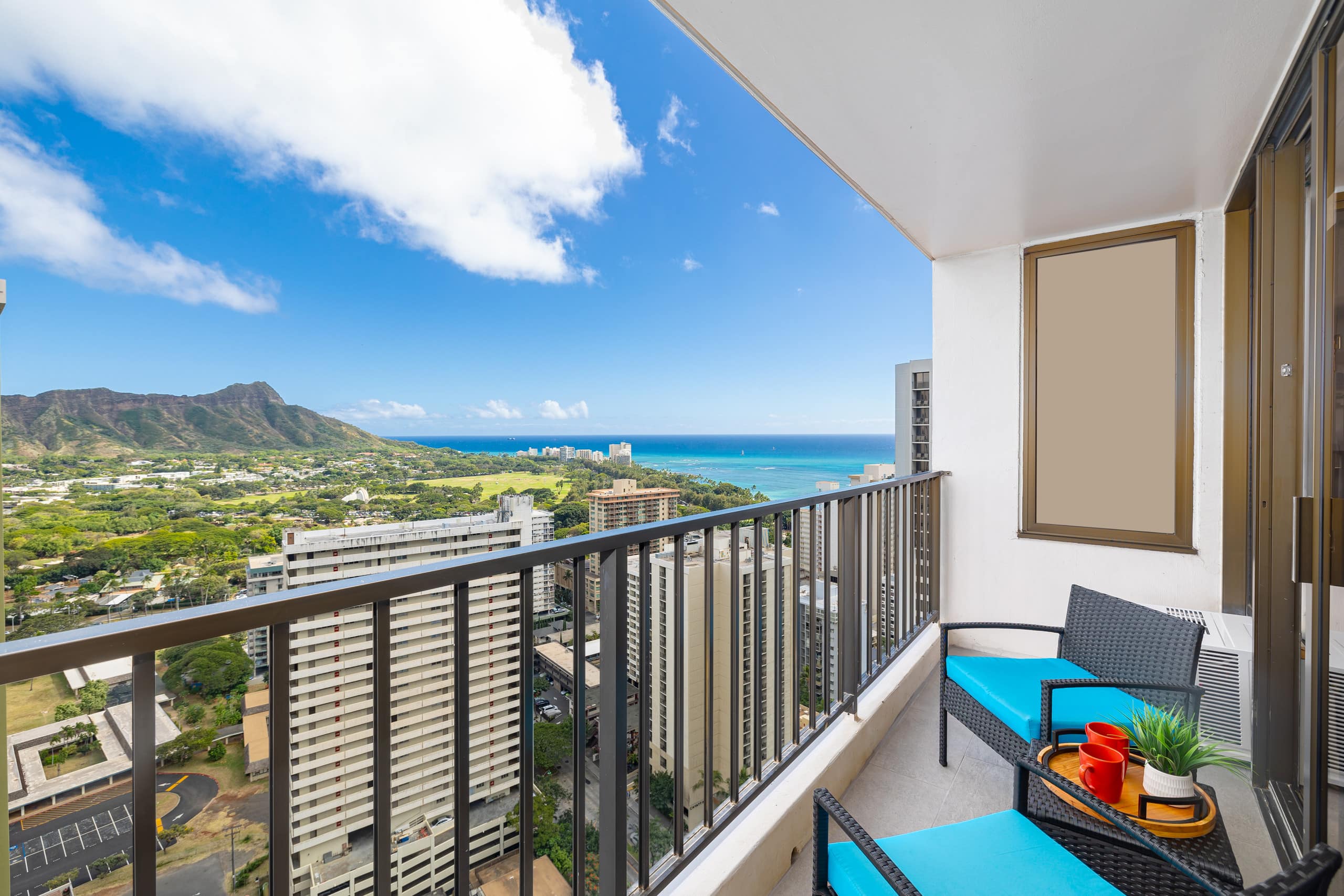 Condo in Honolulu · ★4.78 · 1 bedroom · 3 beds · 1 private bath - Image 25