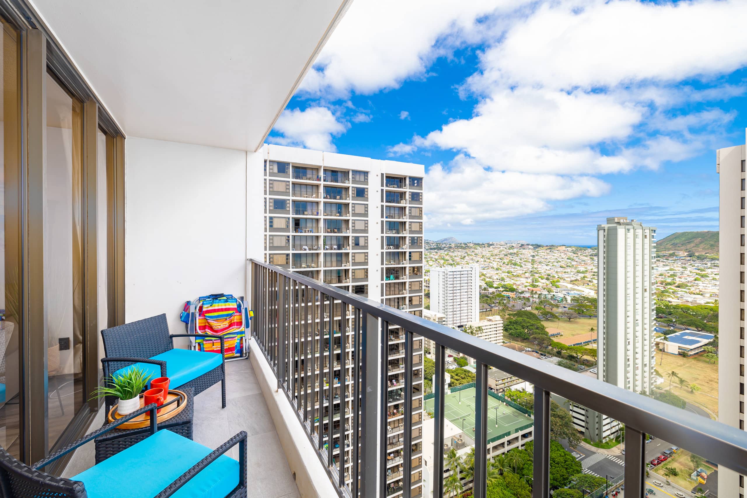 Condo in Honolulu · ★4.78 · 1 bedroom · 3 beds · 1 private bath - Image 26