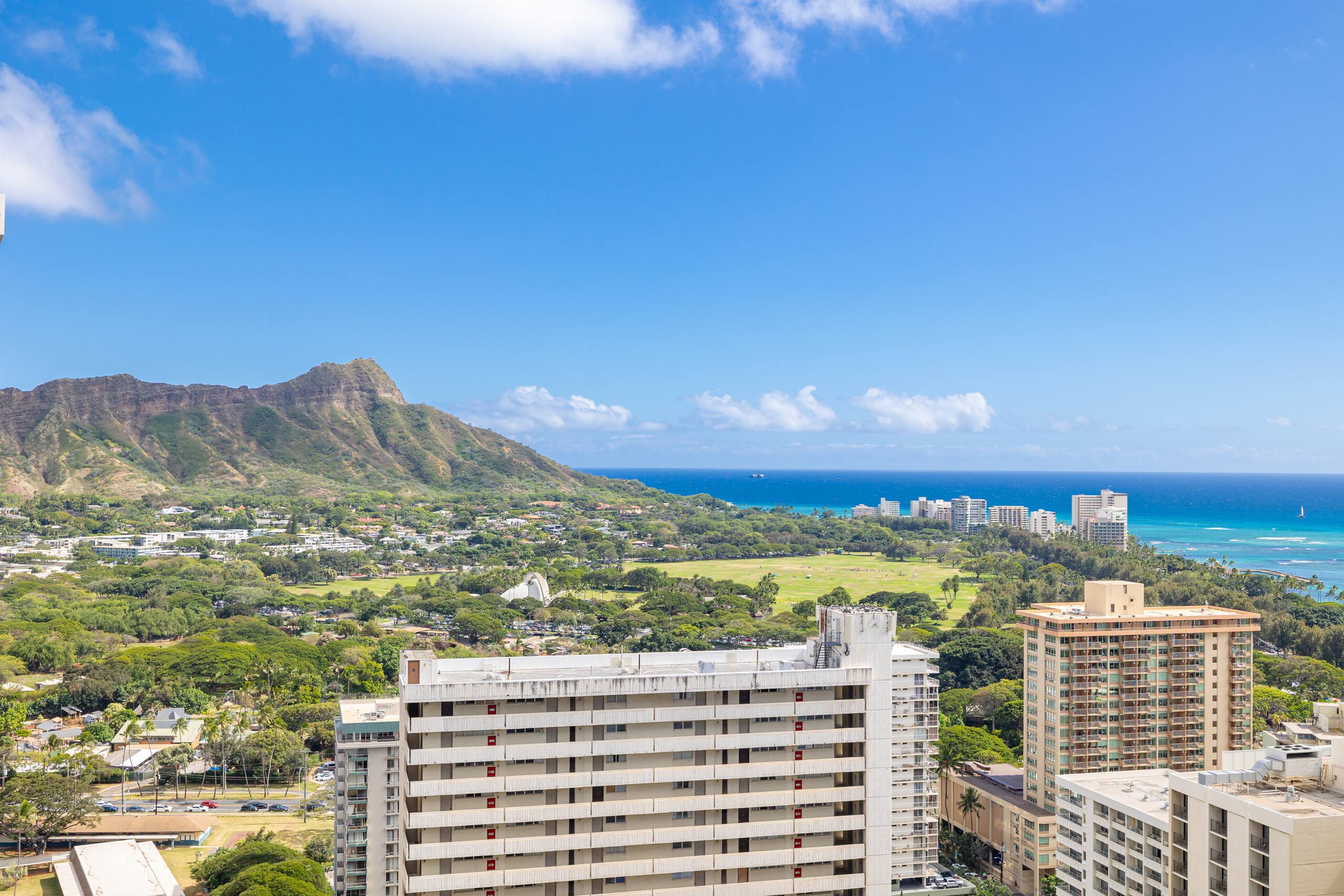 Condo in Honolulu · ★4.78 · 1 bedroom · 3 beds · 1 private bath - Image 27