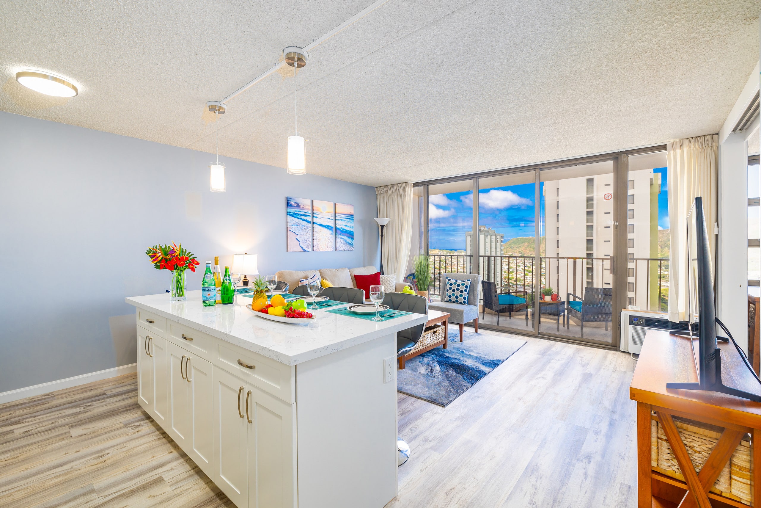Condo in Honolulu · ★4.78 · 1 bedroom · 3 beds · 1 private bath - Image 12