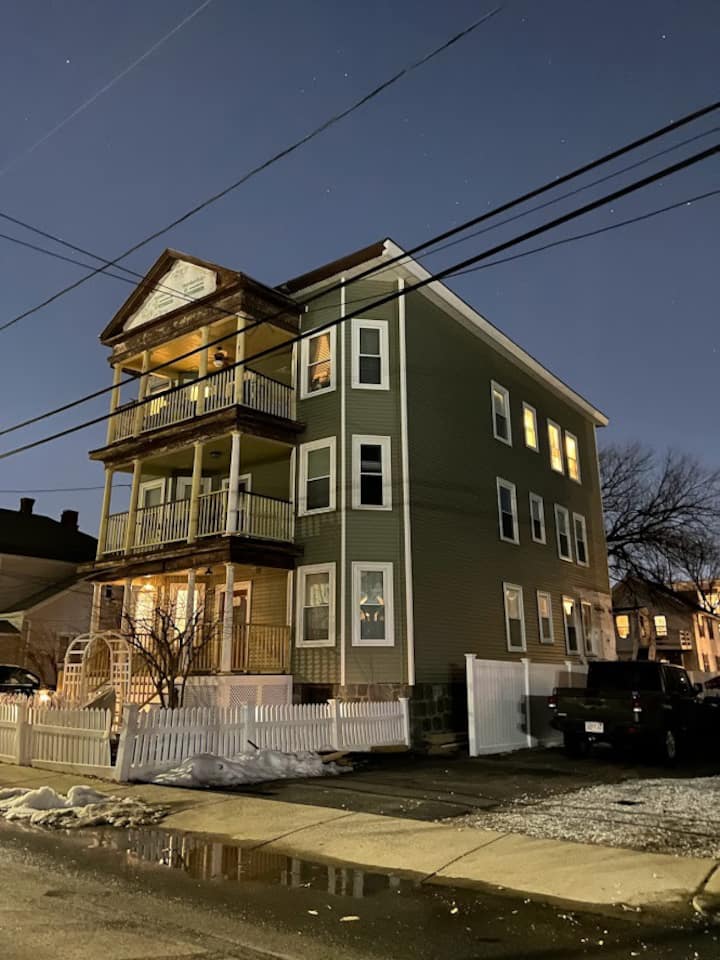 Comfort, Style, and Convenience by airport & ocean Condominiums for