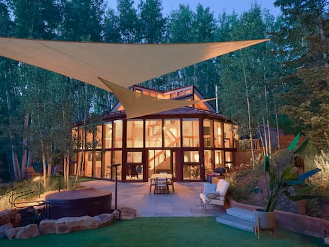 Popular Airbnb listing: Fox Farm Lodge in Mountain Village