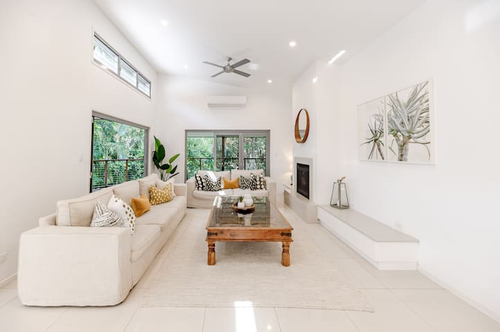 Sleek and Stylish Beach House with Private Pool