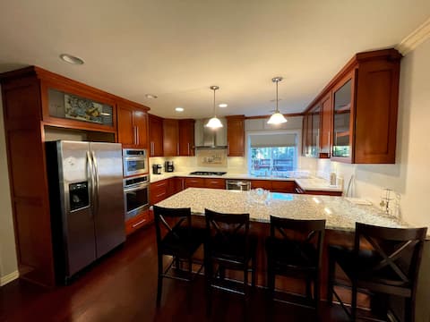 Large Home 7 bedrooms 4 baths 13 beds sleeps 21+