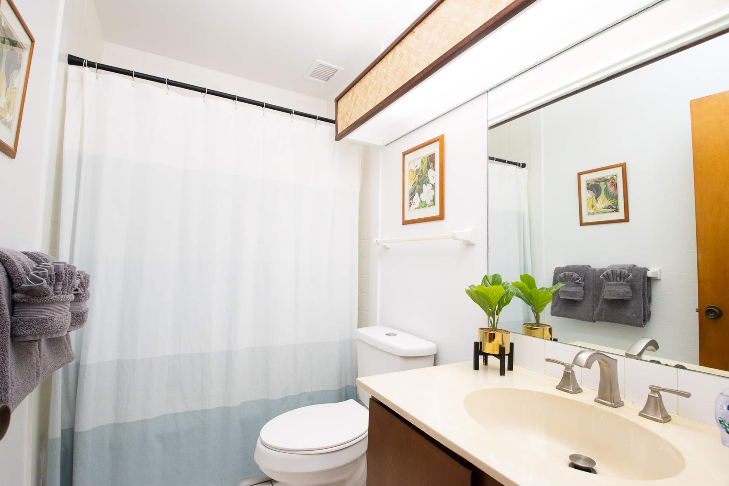 Condo in Kailua-Kona · ★4.88 · 2 bedrooms · 2 beds · 2 baths - Image 7