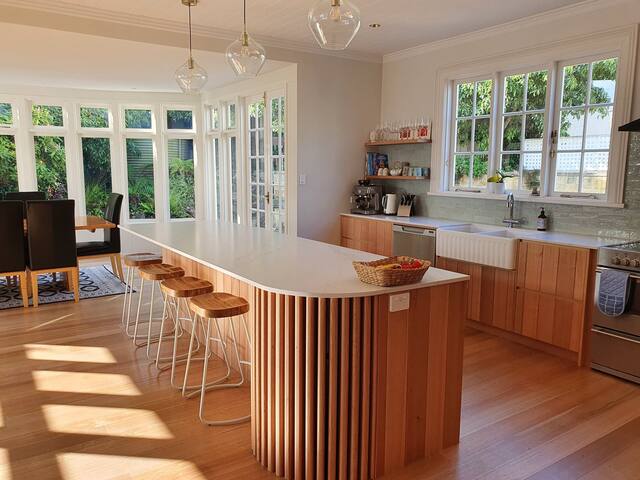 Derwent River Home – Absolute Waterfront Hobart gallery image 4