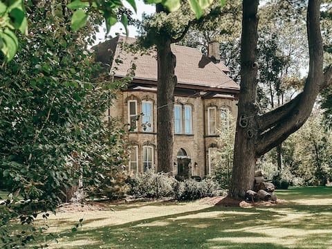Apartment in Historic Home 2