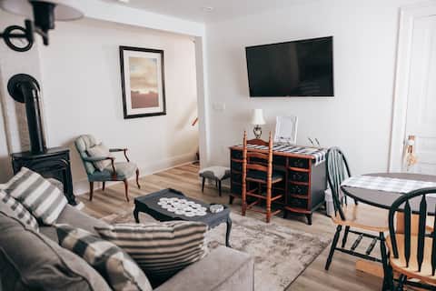 Top performing Airbnb: Apartment in Historic Home 2 in Middlesex