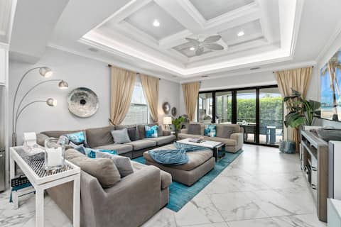 Popular Airbnb listing: LUXE: Beach Home w/ Screened Pool & Spa, BBQ in Naples Park