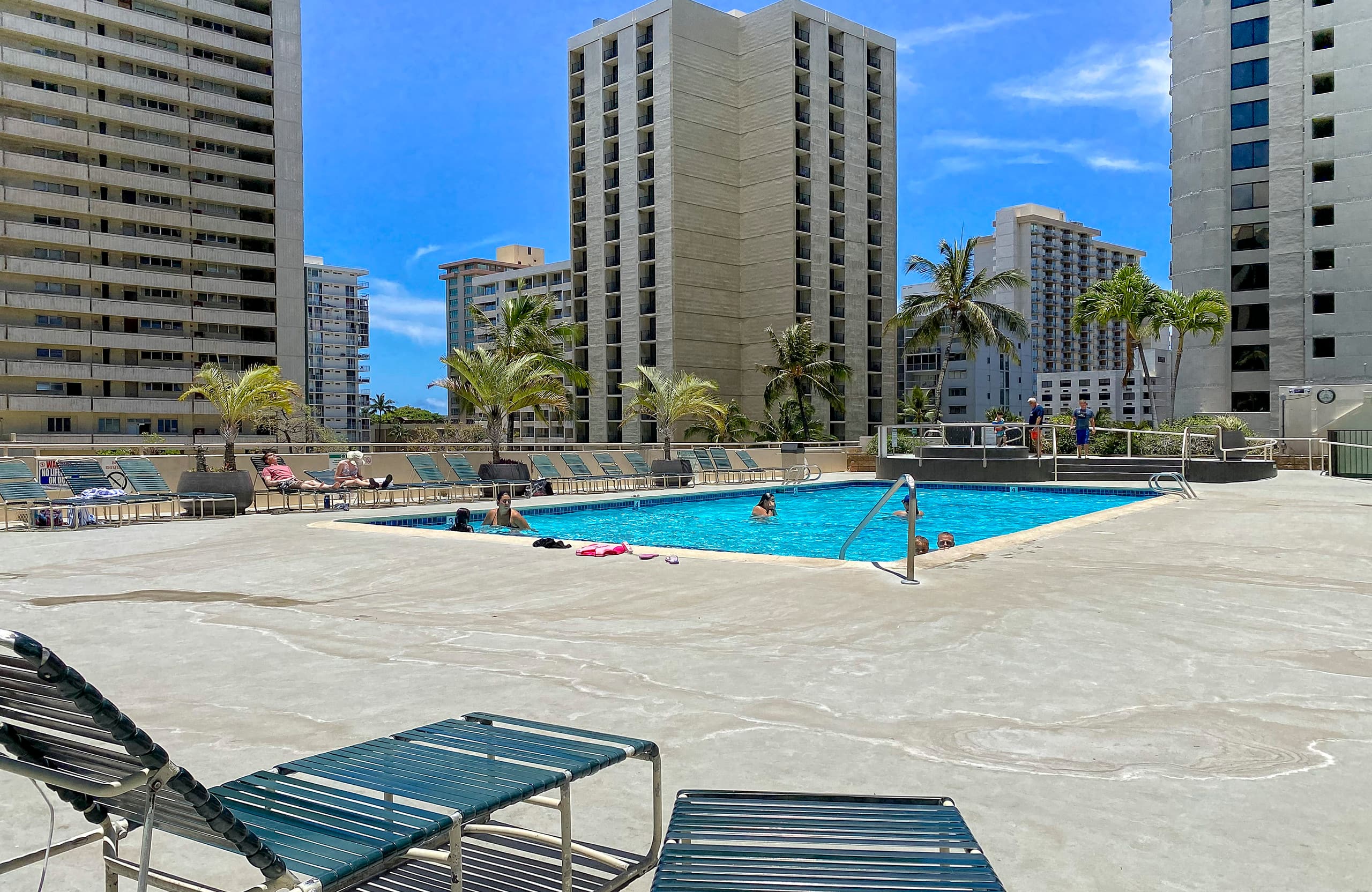 Condo in Honolulu · ★4.76 · 1 bedroom · 2 beds · 1 private bath - Image 4