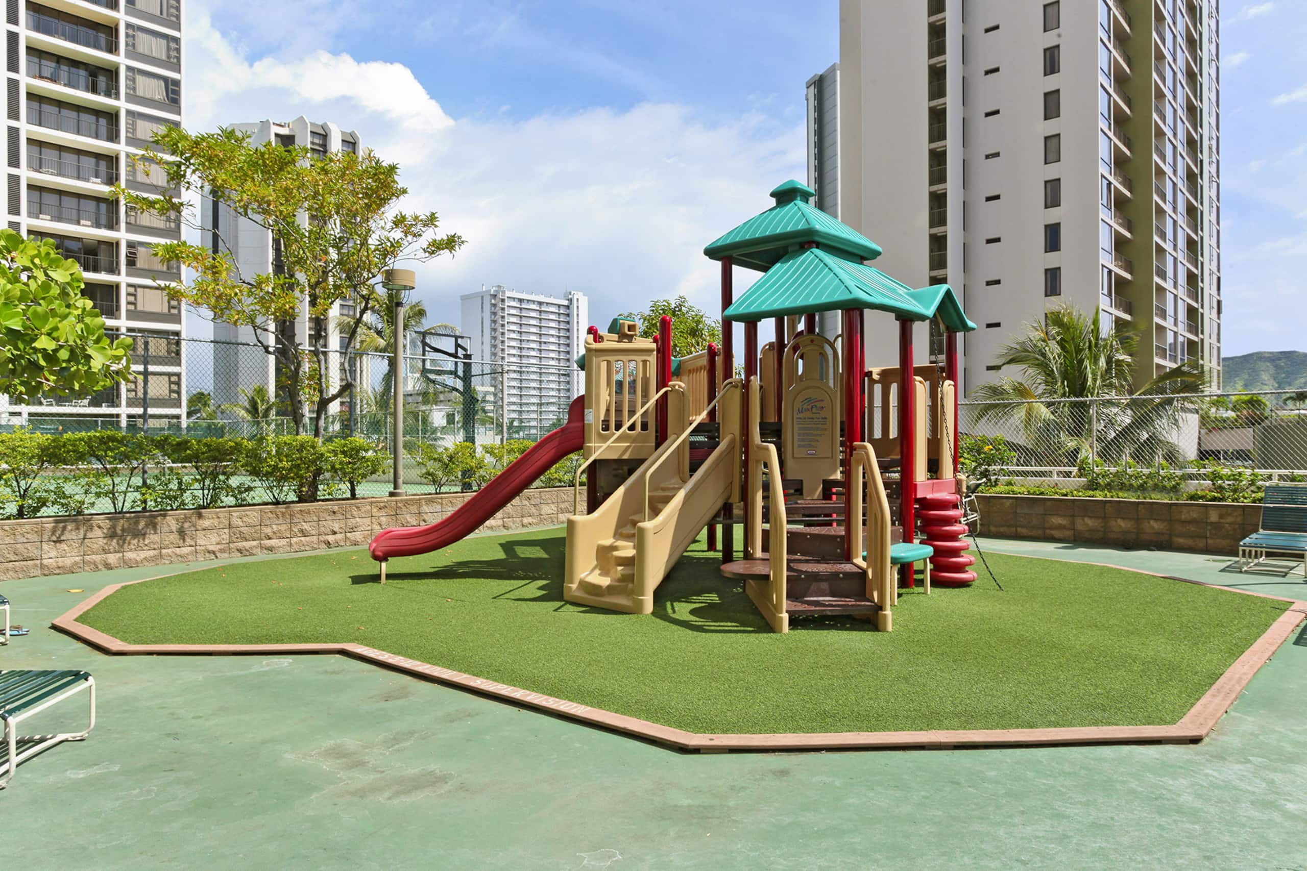 Condo in Honolulu · ★4.76 · 1 bedroom · 2 beds · 1 private bath - Image 3