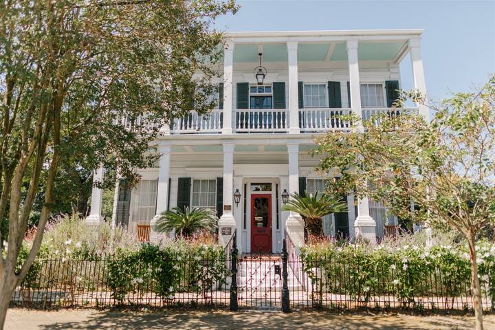 The Mazant: Renovated 1880s Bywater Mansion w/Pool gallery image 2