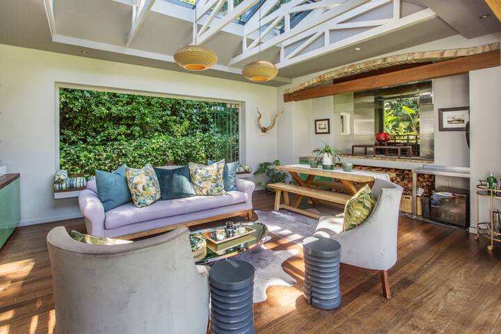 Beautiful 5 Bedroomed Villa in a Secure Enclave gallery image 4