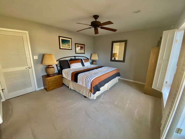 غرفة نوم 2 بسرير بمقاس كينج