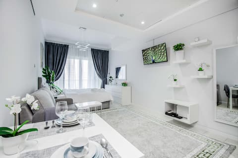 Jumeirah Lakes Towers Holiday Rentals & Homes - Jumeirah Lakes Towers, Dubai, United Arab Emirates | Airbnb
