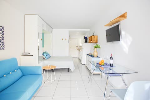 Popular Airbnb listing: Dreaming Las Vistas beach - Air-Conditioning in Arona