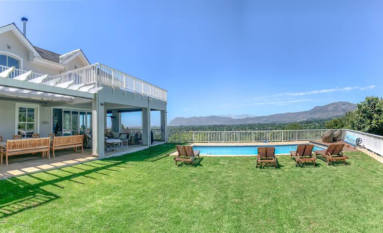 Spacious entertainment home with spectacular views