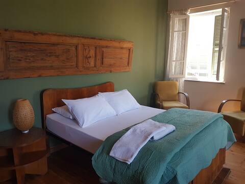 Spacious (Olive) room with private balcony