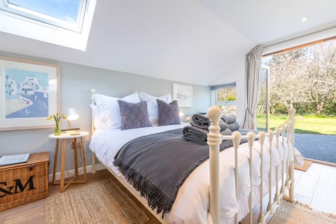 B&B in private annexe in old Mill Nr Porthcurno.