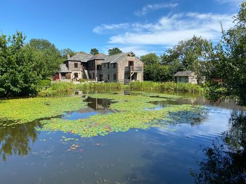 Lakeside Cottages with hot tubs, pool & fishing