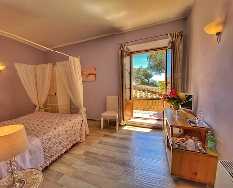 Popular Airbnb listing: Il Buonumore with 3 Suites, 3 bathrooms, balcony in Montepulciano