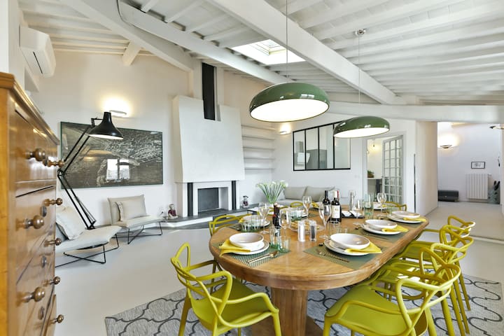 Florence Luxury Penthouse with Duomo View and 4BR gallery image 3