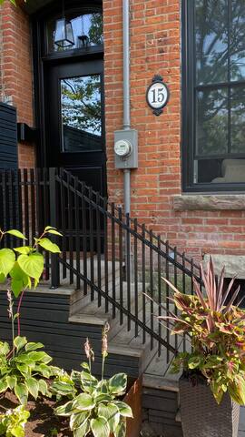 Kensington Market Heritage Town House w City Views gallery image 3