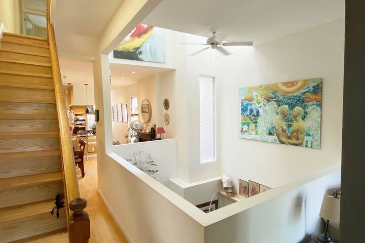 Kensington Market Heritage Town House w City Views gallery image 4