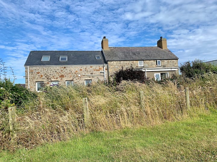 Charming rural cottage with stunning beach views