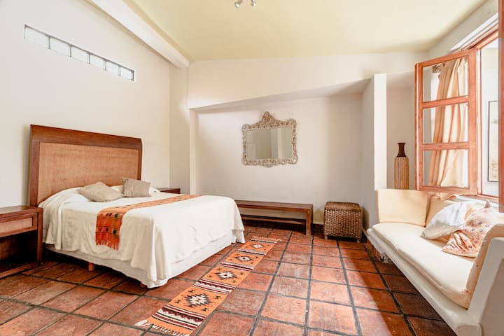 Cuarto narana. Closets y baño completo integrado