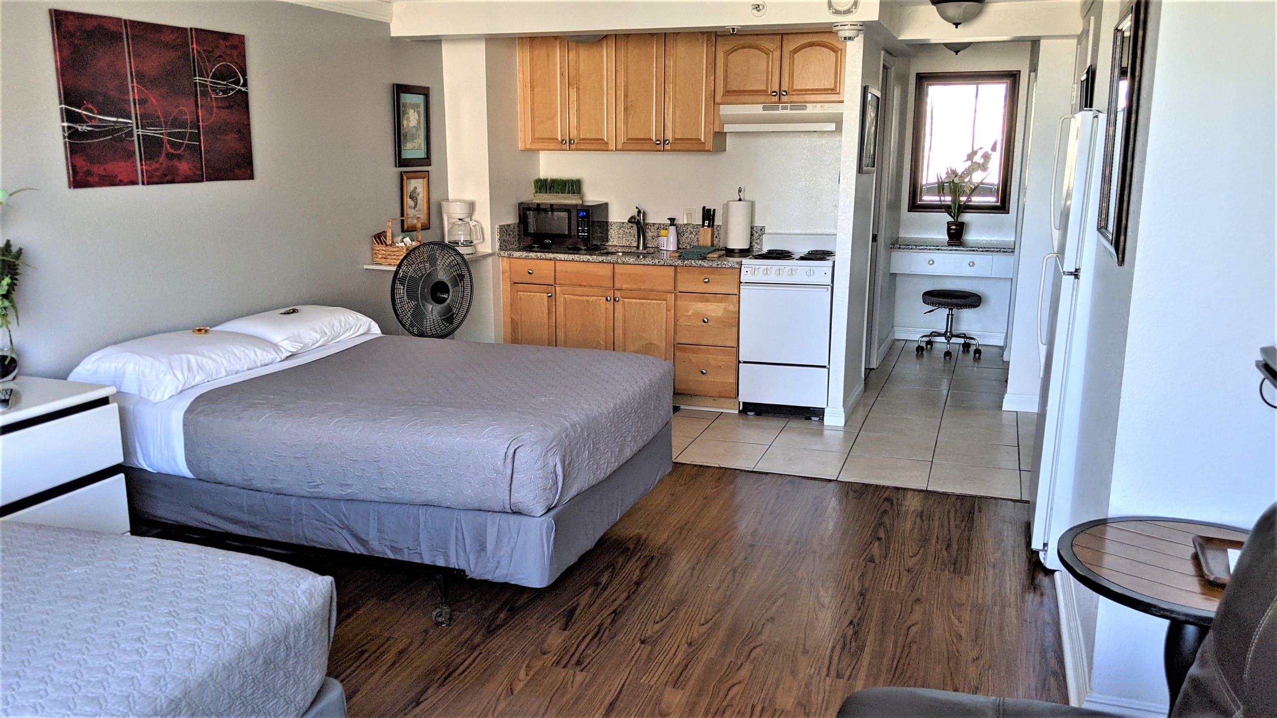Condo in Honolulu · ★4.83 · 1 bedroom · 2 beds · 1 private bath - Image 4