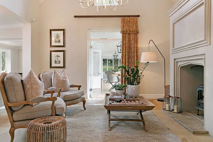 Lovely 3-Bedroom Retreat in Constantia gallery image 4