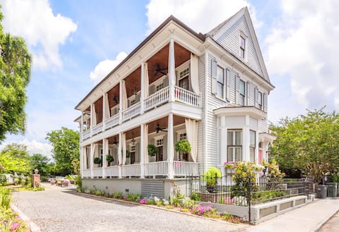 THE INNS - 10 BR Downtown Home - Amazing Location!
