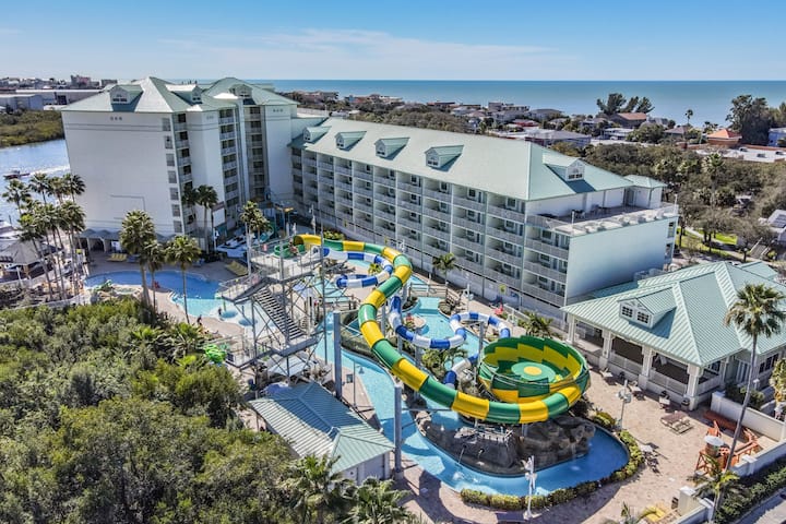 Amazing Condo, Water Park 4 Passes, Walk To Beach - Indian Rocks Beach, FL