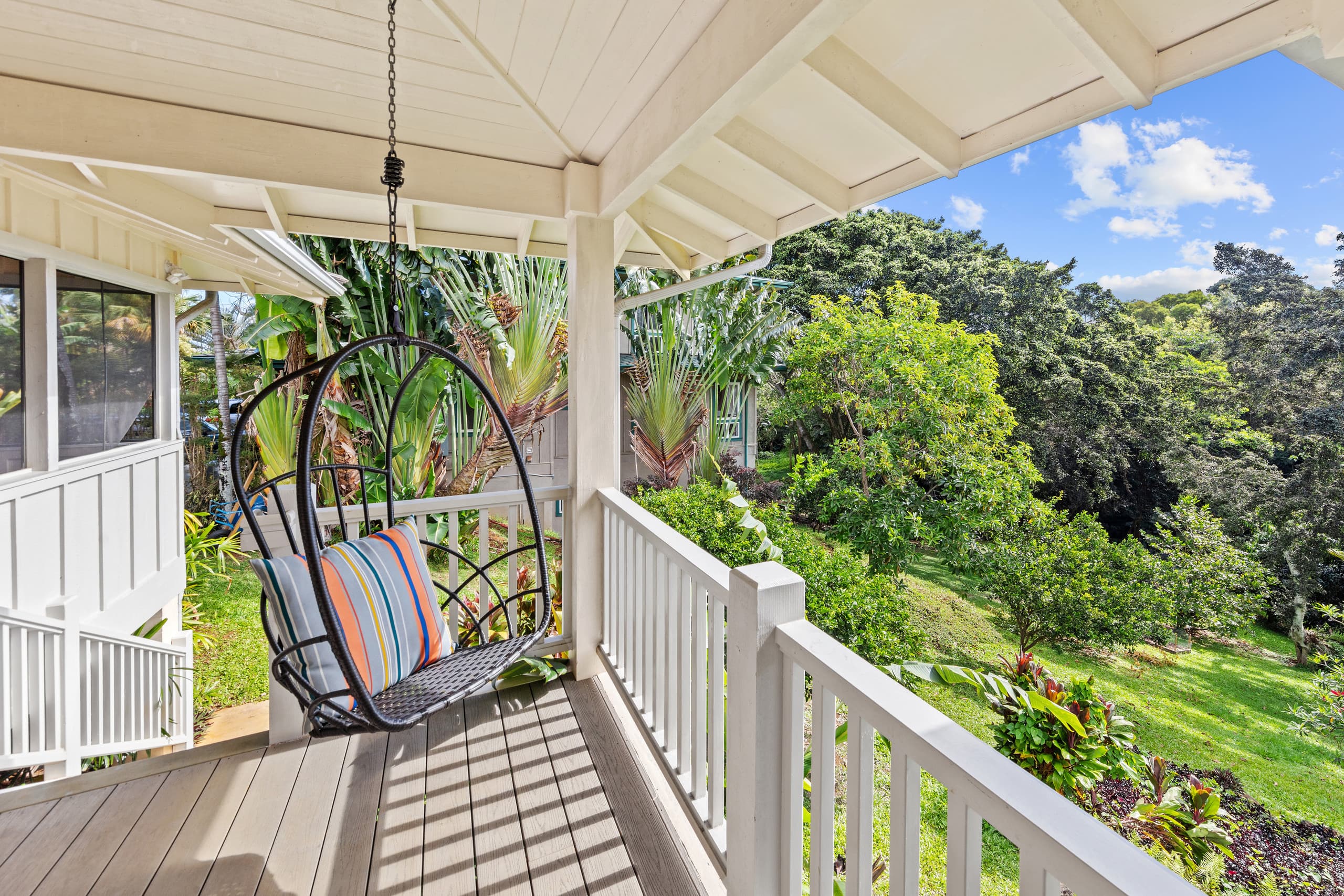 Home in Princeville · ★4.98 · 4 bedrooms · 5 beds · 2.5 private baths - Image 11