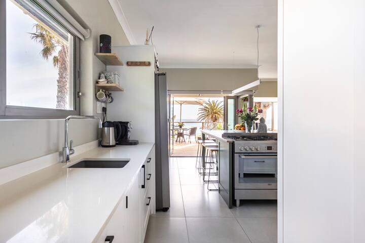 Seaside home in Bakoven Camps Bay gallery image 4