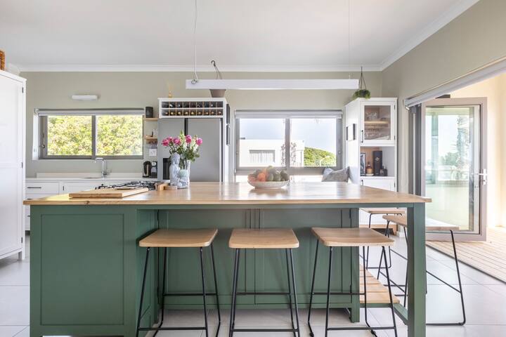 Seaside home in Bakoven Camps Bay gallery image 5