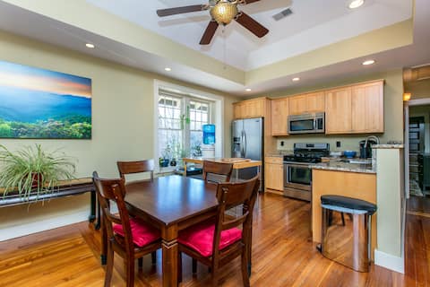 Successful Airbnb property: Asheville 2 Bedroom Condo - Blocks From Downtown in Asheville