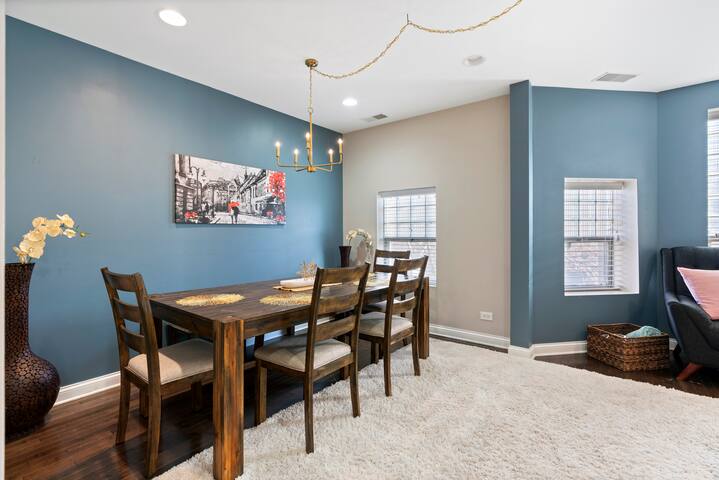 *Comfortable & Spacious Home Close to Downtown* gallery image 3