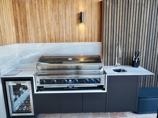 House with a Pool, outdoor dining near City &Beach gallery image 3