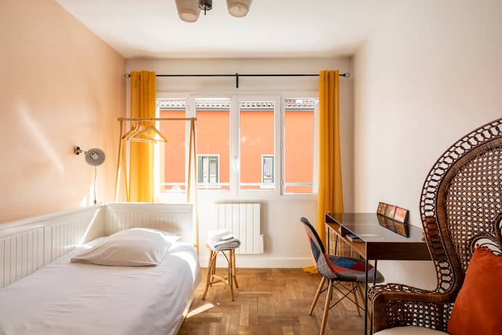 Room In A Cosy Apartment With Private Garage - Vaulx-en-Velin