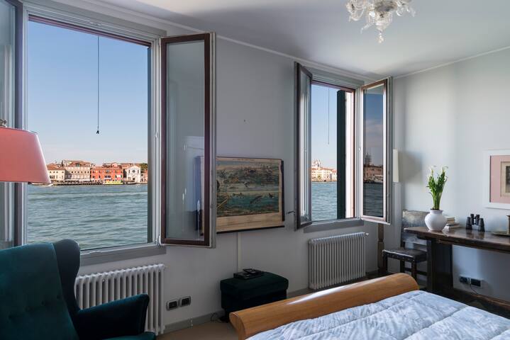 Canal Views and a Secret Garden in Giudecca gallery image 2