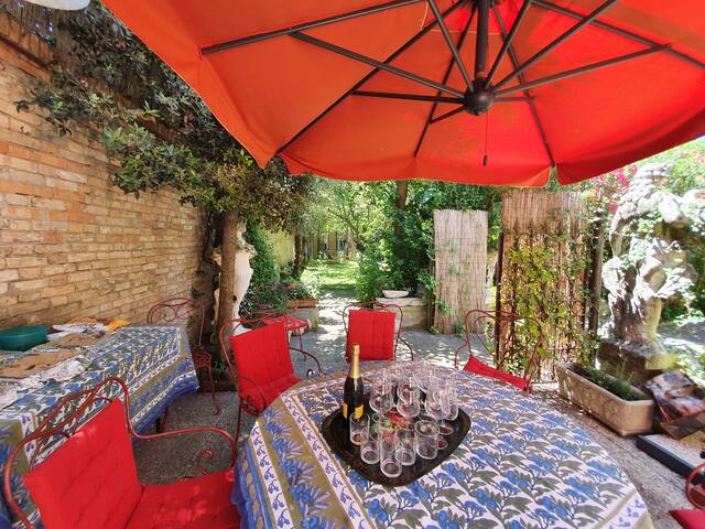 Canal Views and a Secret Garden in Giudecca gallery image 4