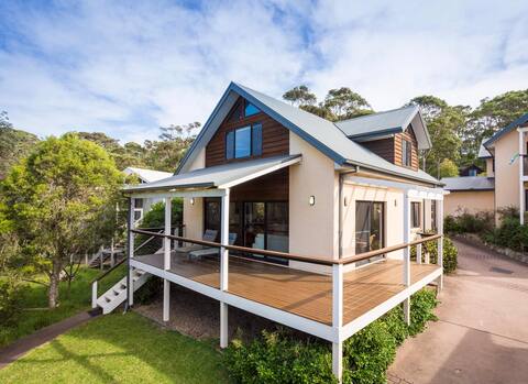 Yabbarra Sands - Enjoy the beachside lifestyle.