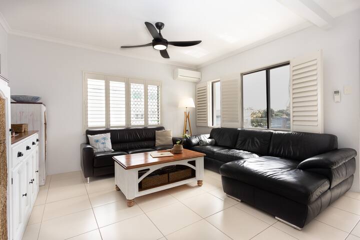 Wholetopfloor Modern Central Ocean View -Huge Deck - South West Rocks