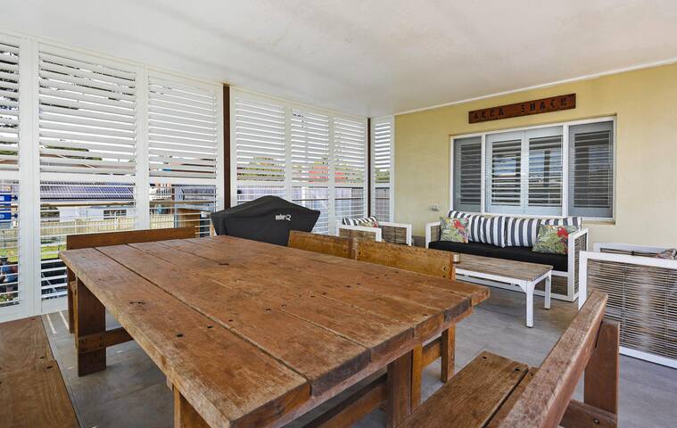 WholeTopFloor Modern Central Ocean View -HUGE DECK gallery image 4