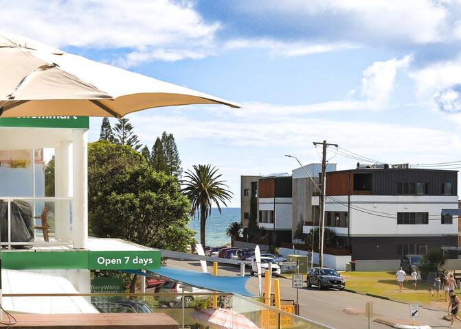 WholeTopFloor Modern Central Ocean View -HUGE DECK gallery image 2