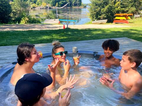 Trenanthia "OG" Cottage: Hot Tub, Sauna,Games Rm