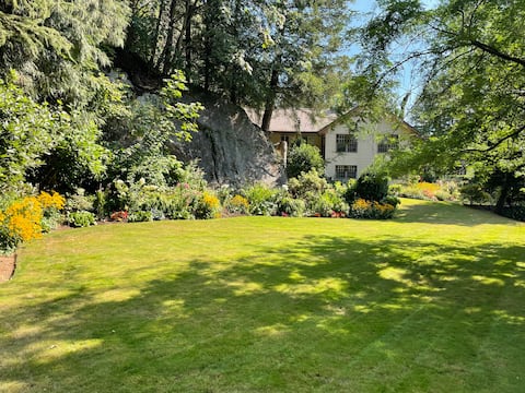 Harrison Hot Springs South Garden Vacation Rental