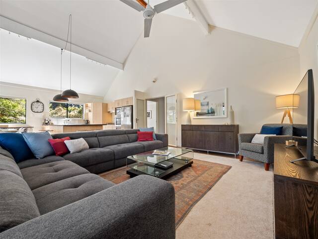 The River House – in the heart of Margaret River! gallery image 3